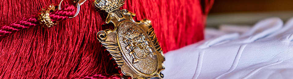 Cordón con medalla de la UGR