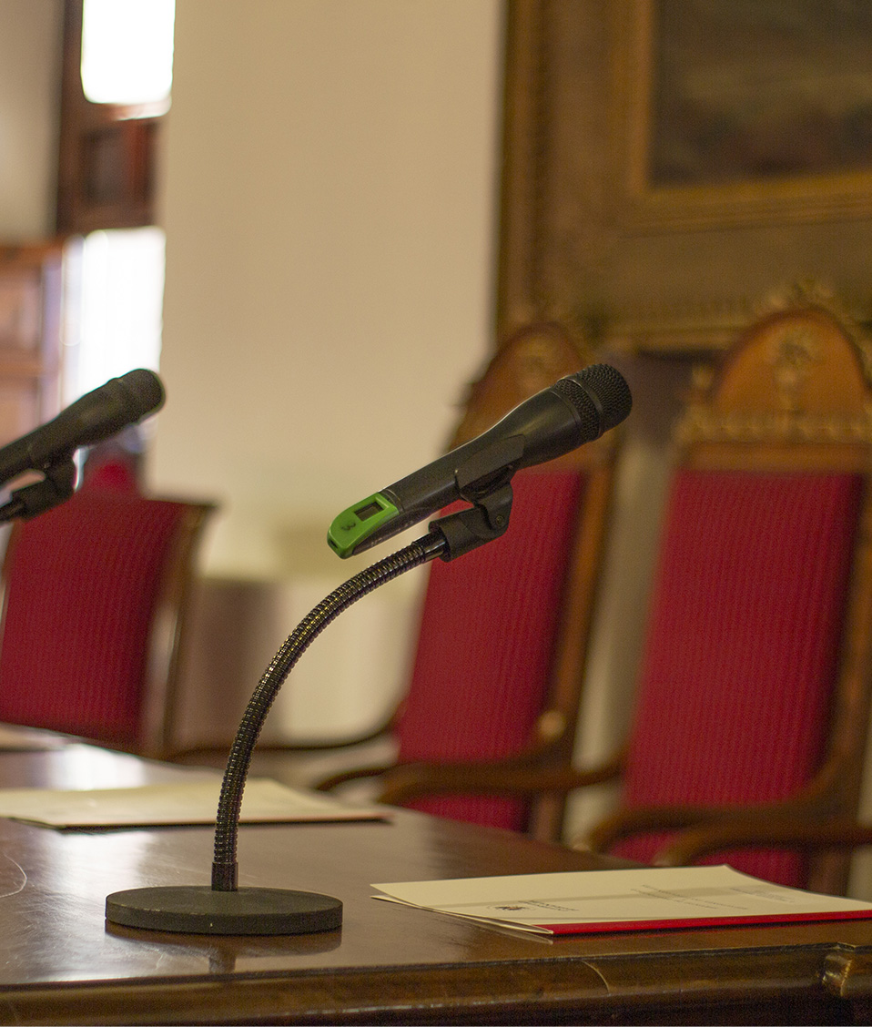 Mesa de actos académicos de la UGR